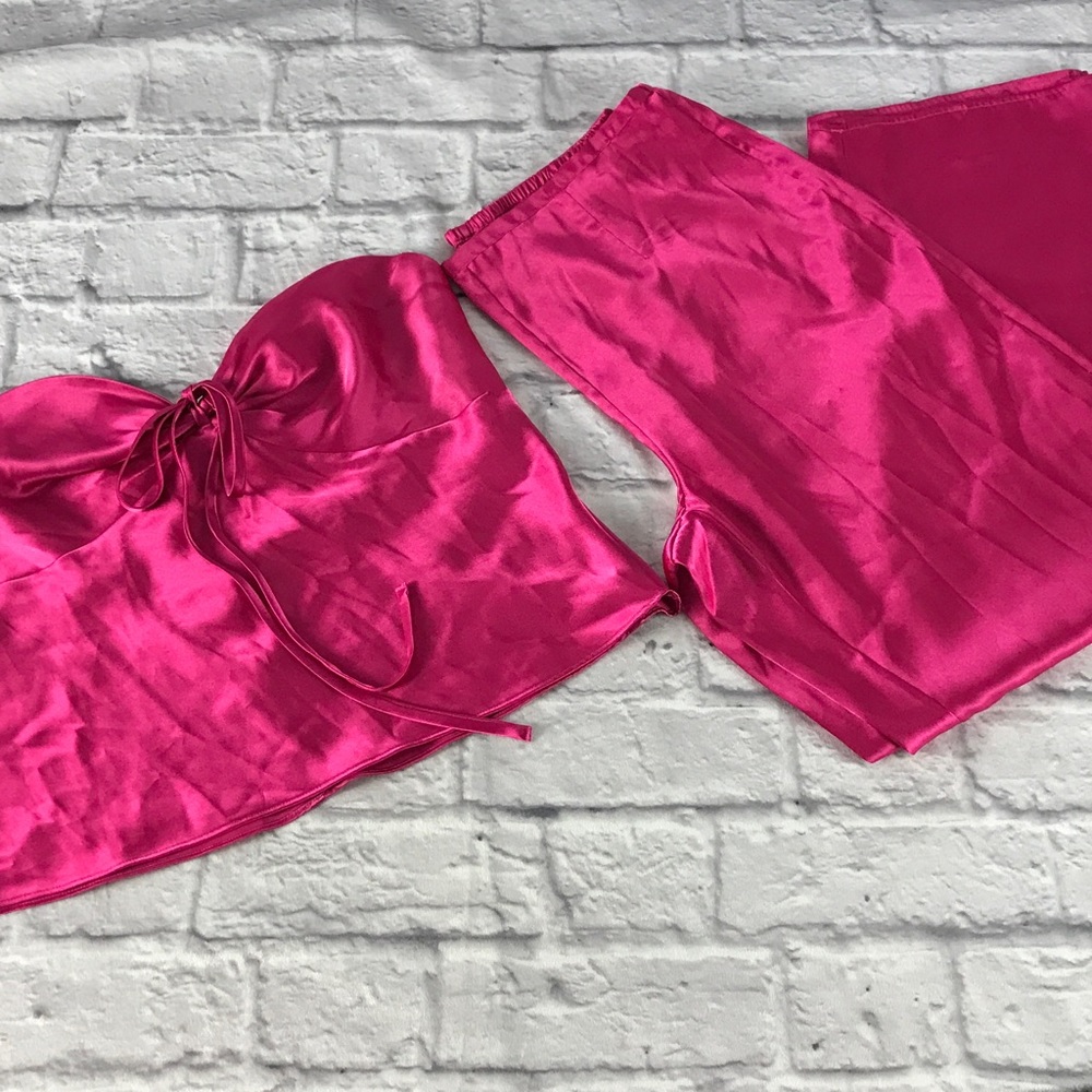 🎉 Host Pick! 🎉 Vintage NWOT Victoria’s Secret‎ Pajamas Satin Barbie Pink - Picture 3 of 14
